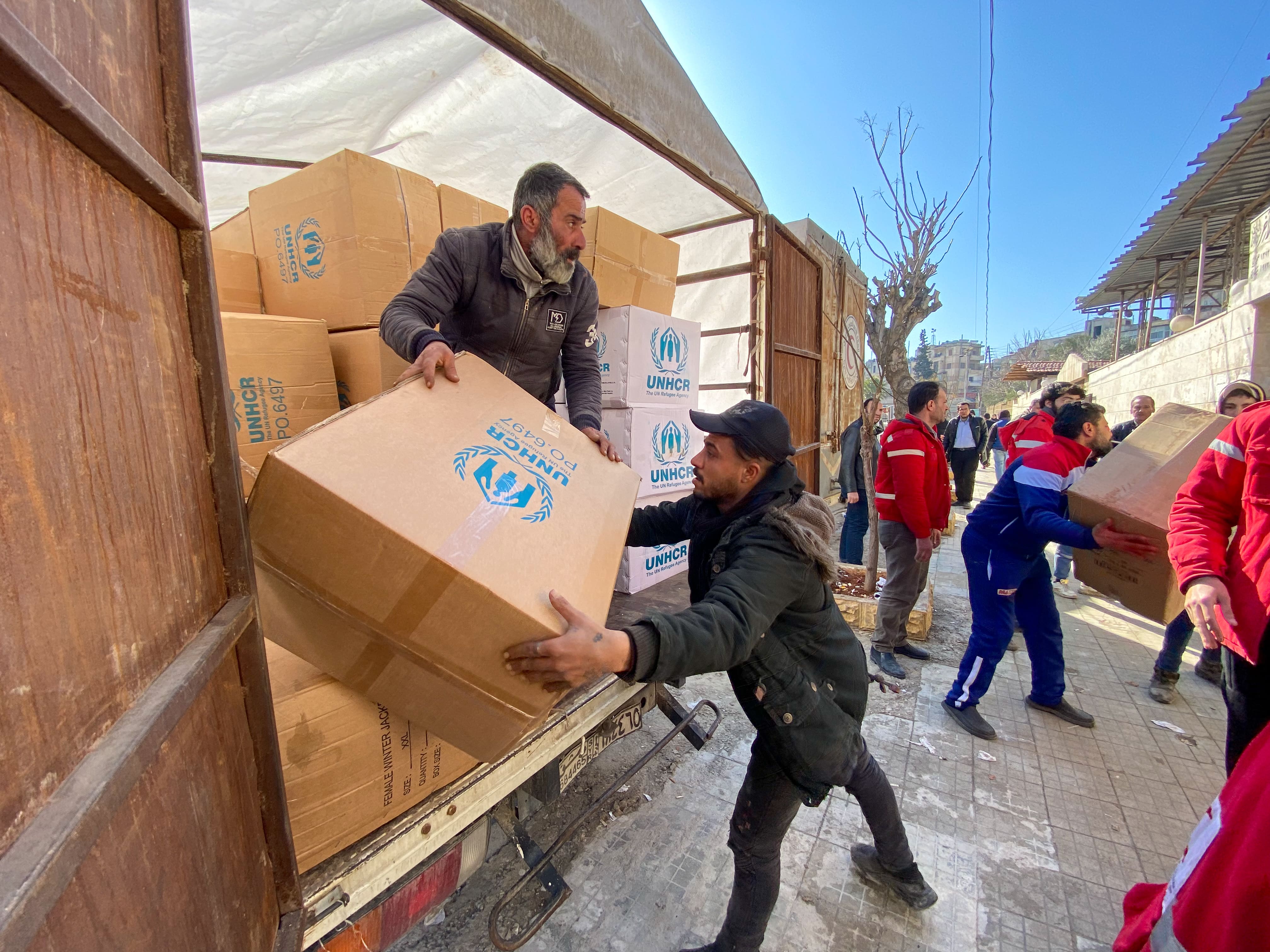 UNHCR distributes relief items, including thermal blankets, to families staying at a mosque in Aleppo, Syria.