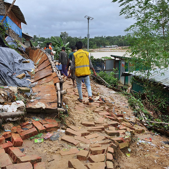 Extension Devastating Floods And Landslides Hit Rohingya Camps In Bangladesh Clean Up