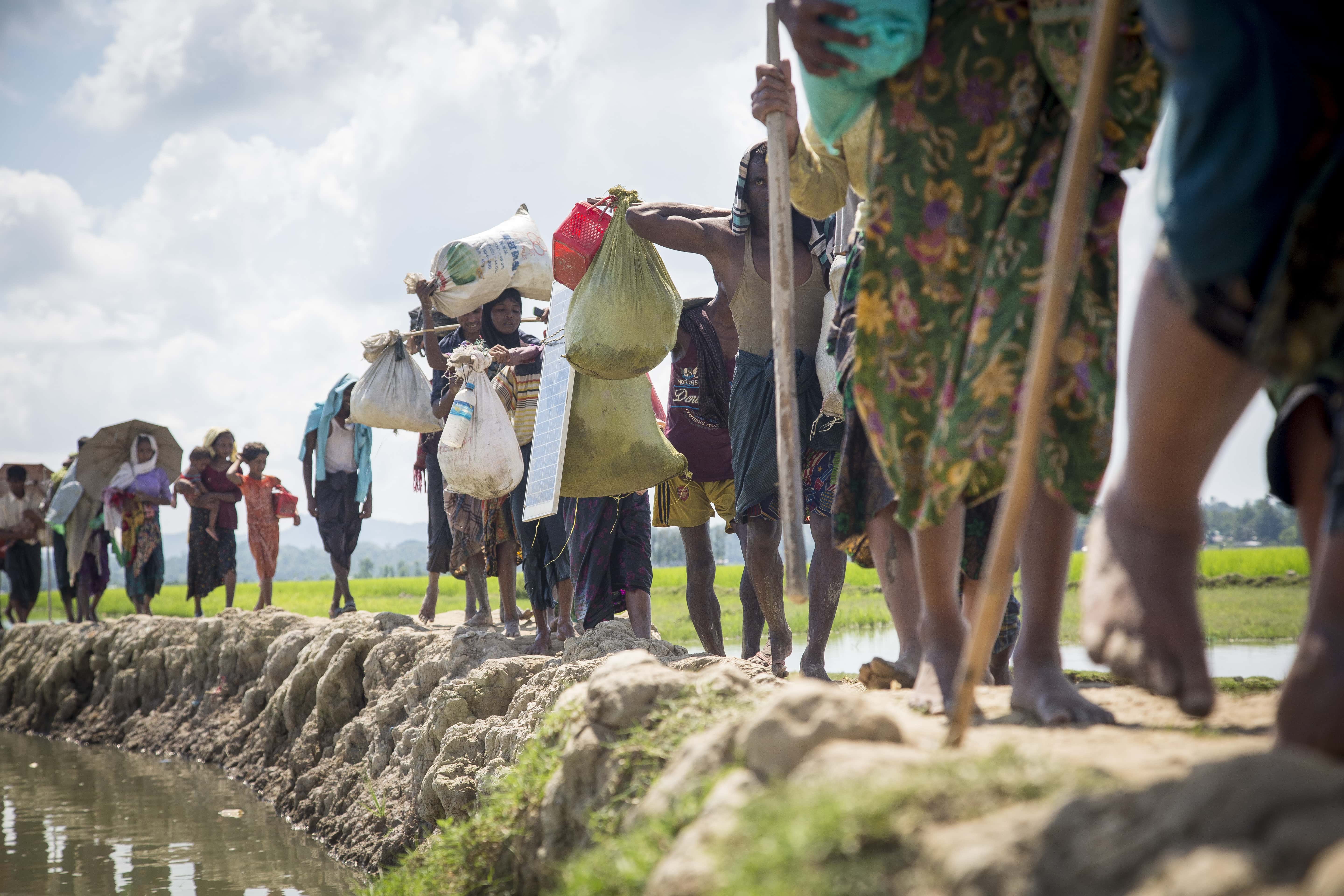 Bangladesh_Thousands-stranded-near-Myanmar-border